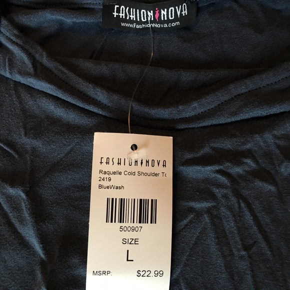 Fashion Nova cold shoulder top - Picture 3 of 4